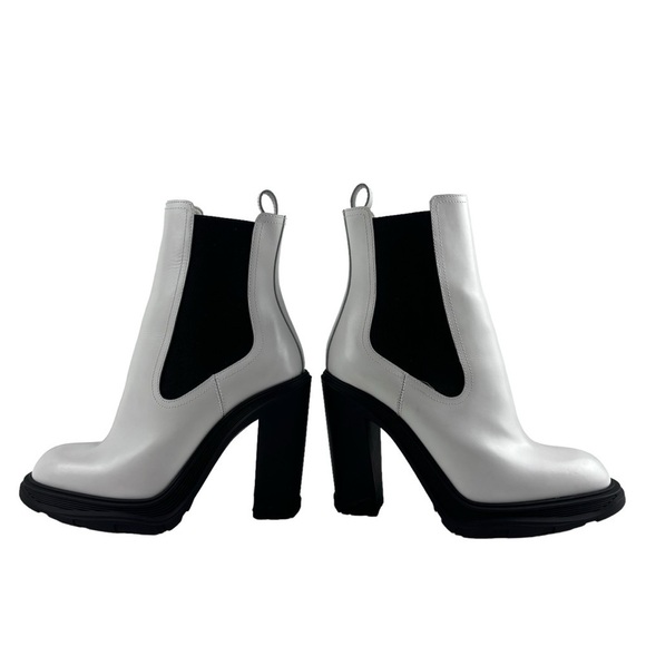 ALEXANDER MCQUEEN PATENT LEATHER WHITE BLACK TREAD HEELED MOD ANKLE BOOTS - Picture 7 of 16